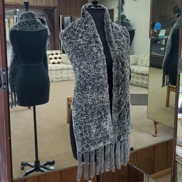 Knitted Rex Rabbit Fur Scarf with Fringe - Picture 5 of 5